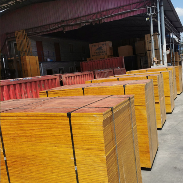 Red phenolic coated formwork plywood : Waterproof red painted plywood 1220x2440mm for sale - Image 3